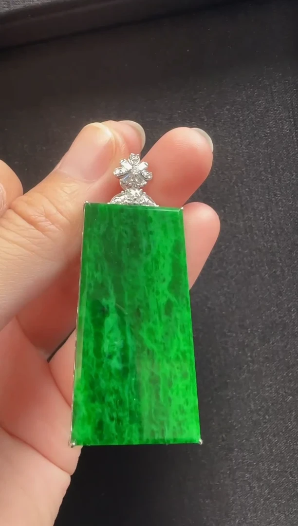 翡翠18K金镶嵌颈饰446无事牌一个