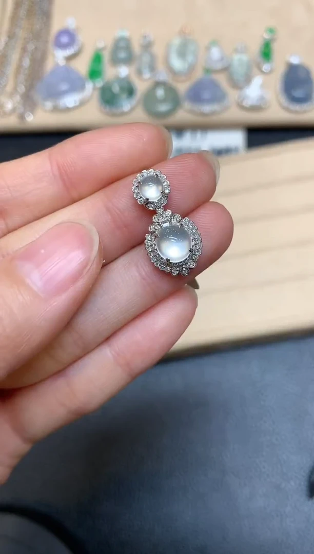 【闪购商品】翡翠颈饰18K金镶嵌蛋面【无服务费