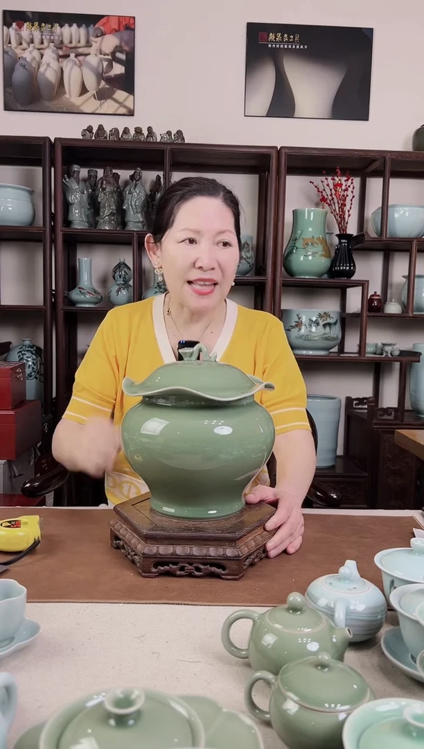 杯纯手工 豆青釉 如意荷叶盖罐