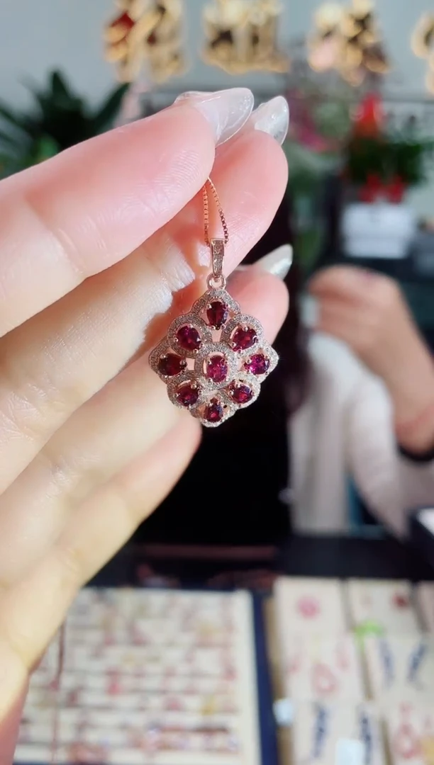 【闪购商品】石榴石颈饰银S925镶嵌吊坠