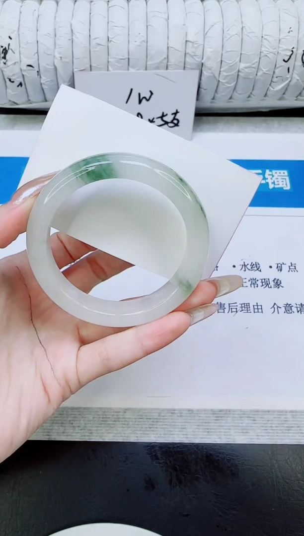 未镶嵌手镯石英质玉81/54.8