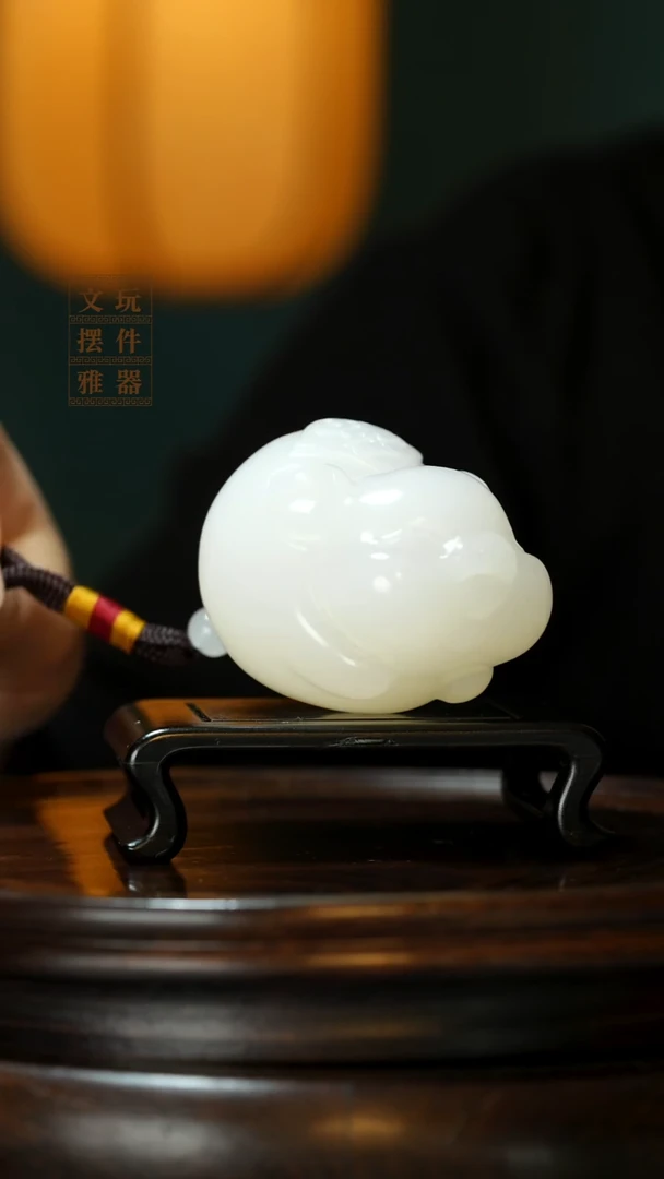 玉《纳福飞猪》手把件摆件