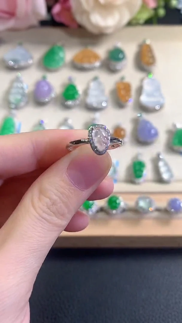 18K金镶嵌戒指翡翠冬日珠宝Q3