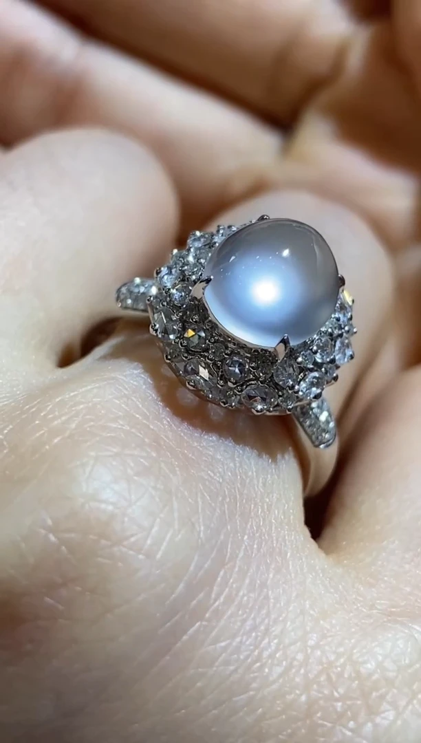 颈饰18K金镶嵌翡翠收到货48小时鉴赏期（超时不退不换）