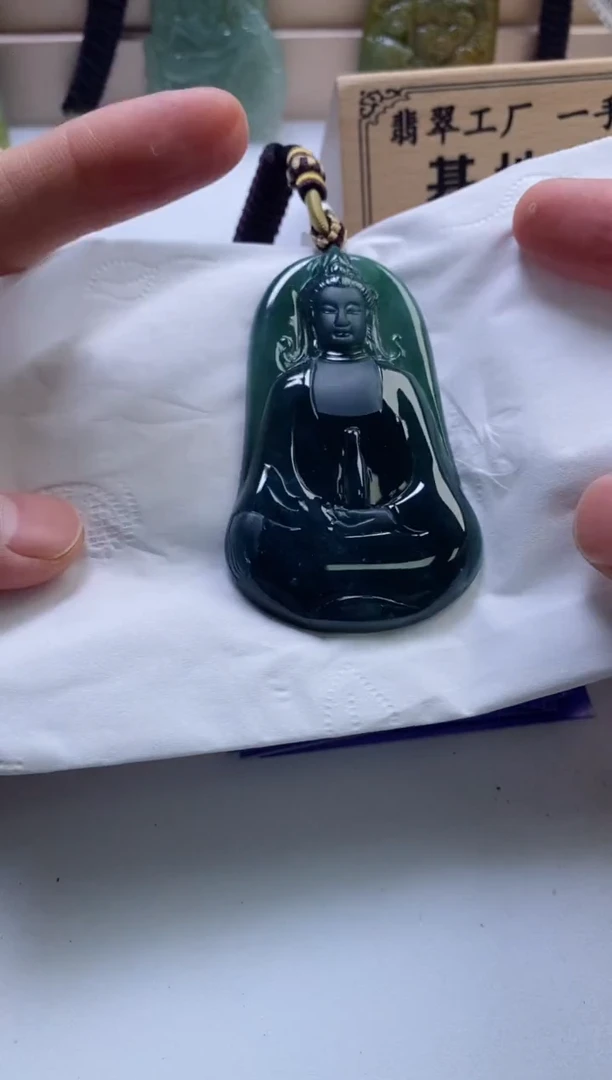 颈饰未镶嵌翡翠