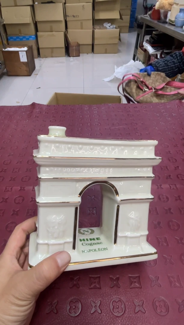 瓶默认微瑕，no退no换，介意勿拍