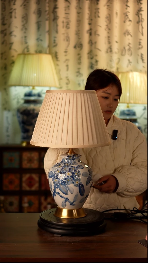 圆形款茶花描金台灯