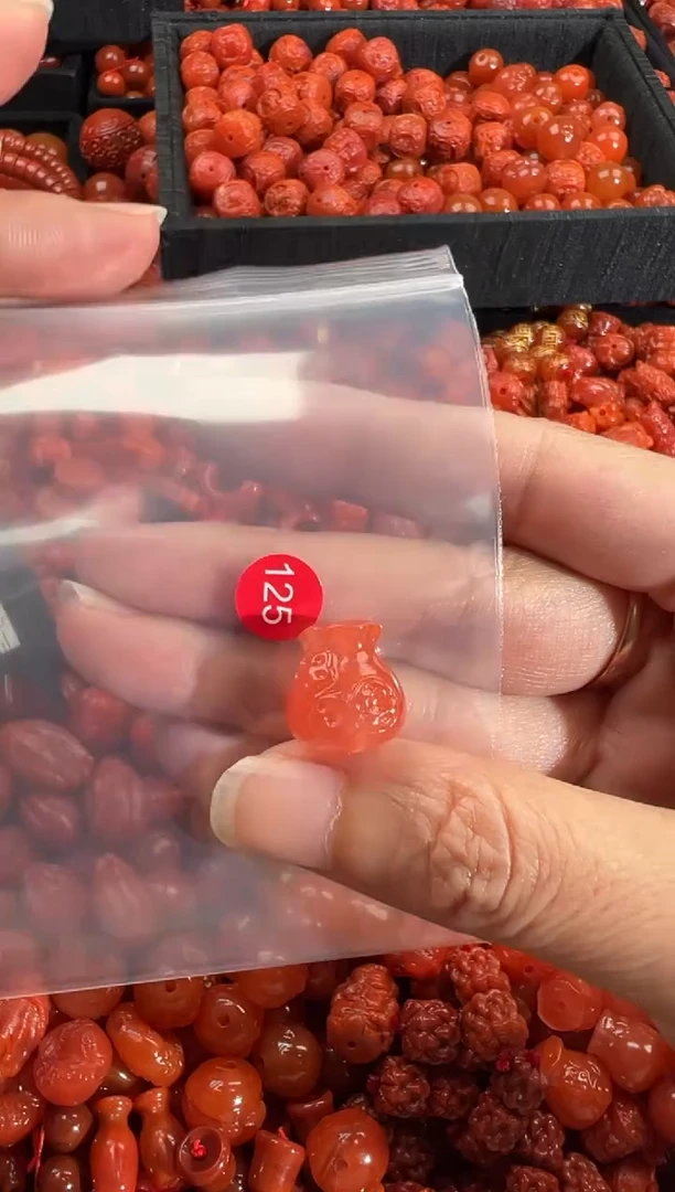 南红玛瑙未镶嵌颈饰1