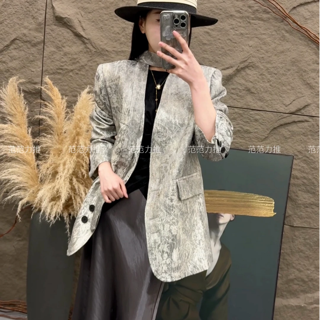 【范范力推】2025春季新款时尚提花设计感V领气质西装外套女