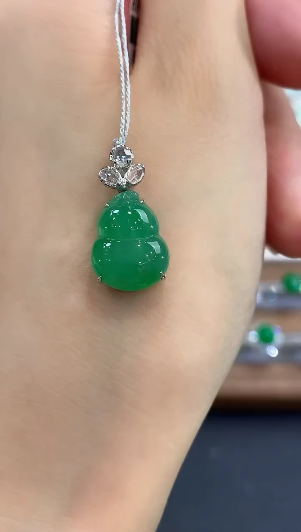 吊坠(不含链)18K金镶嵌翡翠a147