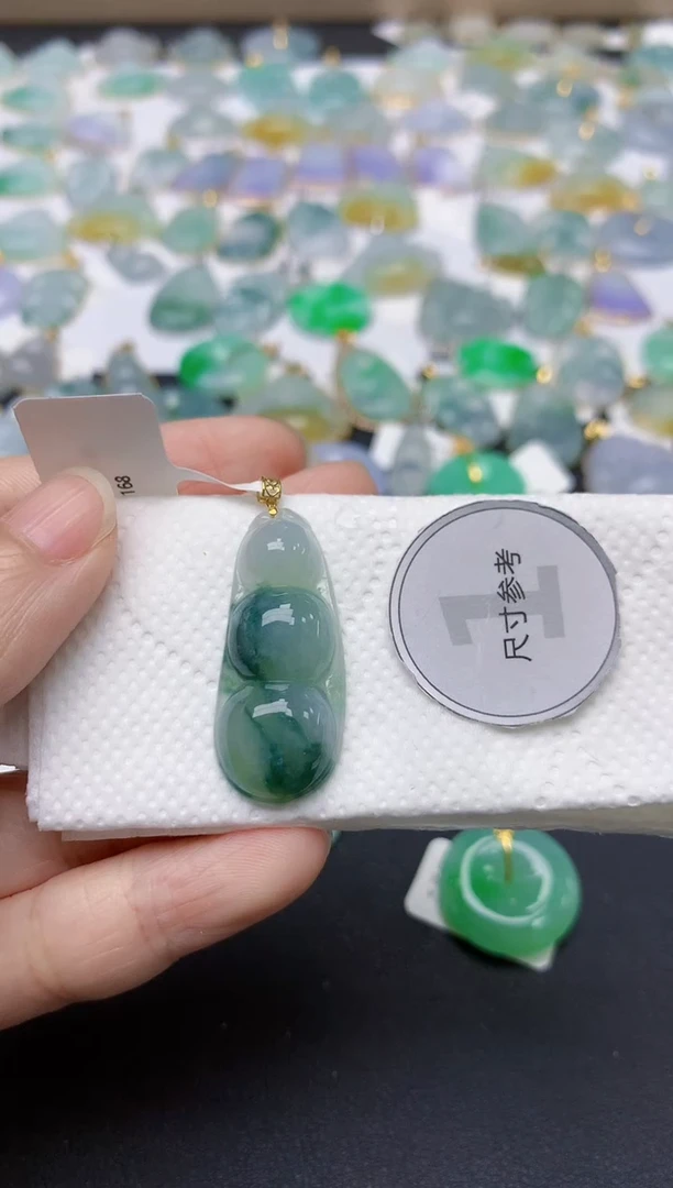 翡翠18K金镶嵌颈饰天然缅甸A货翡翠