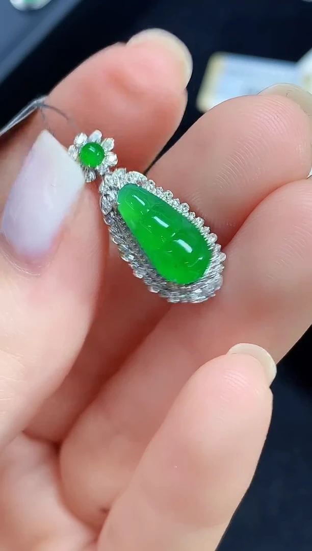 吊坠(不含链)18K金镶嵌翡翠CY多样性发其一