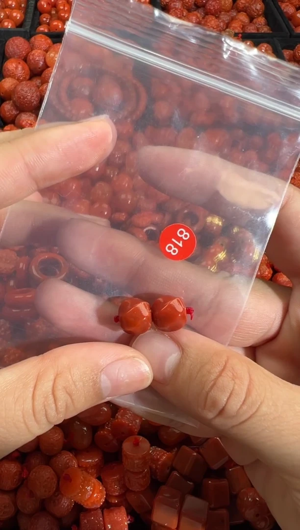 南红玛瑙未镶嵌颈饰1