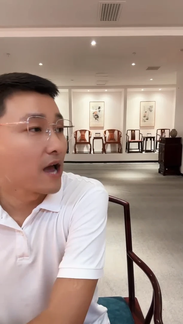国画名***起易志平  长卷墨虾