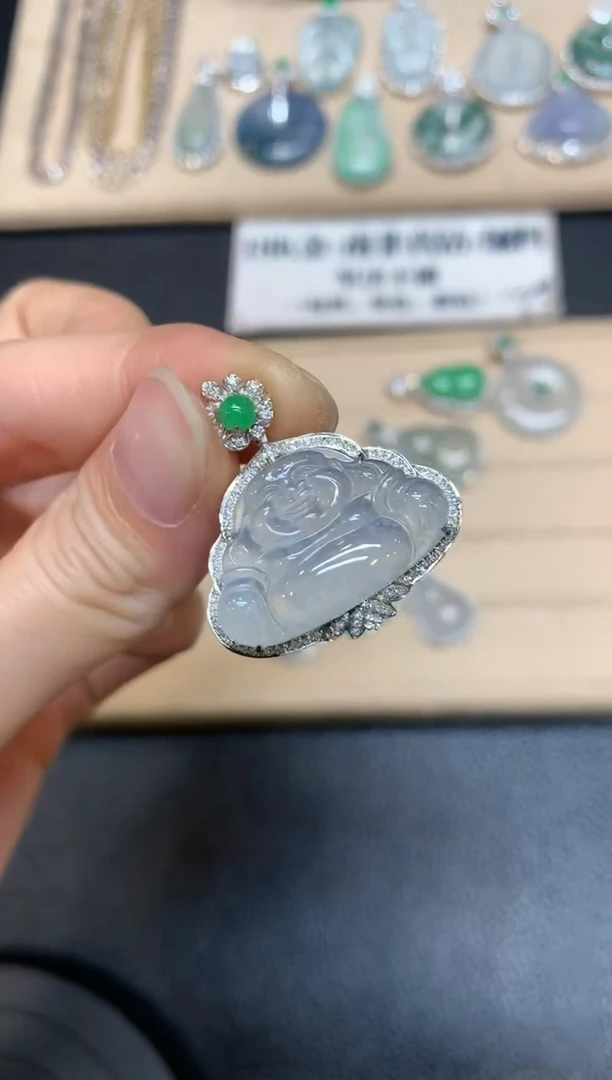【闪购商品】翡翠颈饰18K金镶嵌佛公【无服务费】