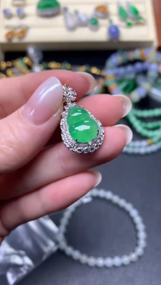 【闪购商品】翡翠吊坠(不含链)18K金镶嵌吊坠|14800+1480