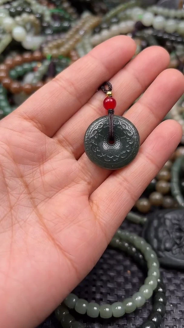 颈饰未镶嵌和田玉1