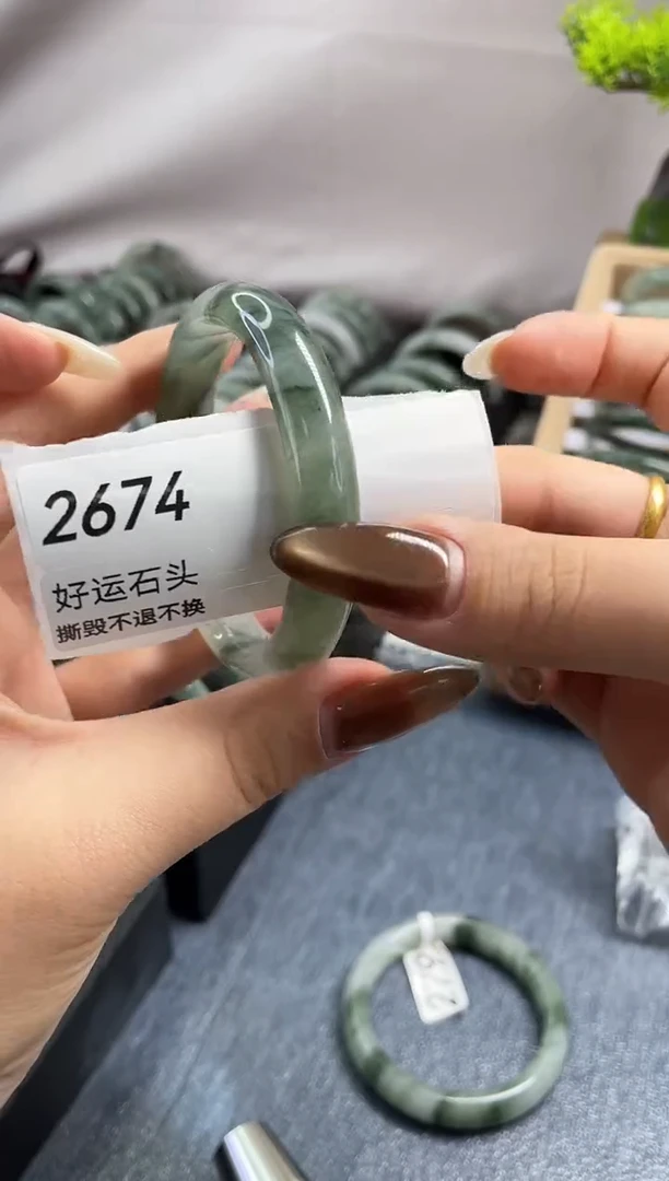 未镶嵌手镯石英质玉2674
