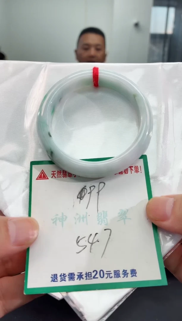 翡翠手镯未镶嵌翡翠手镯