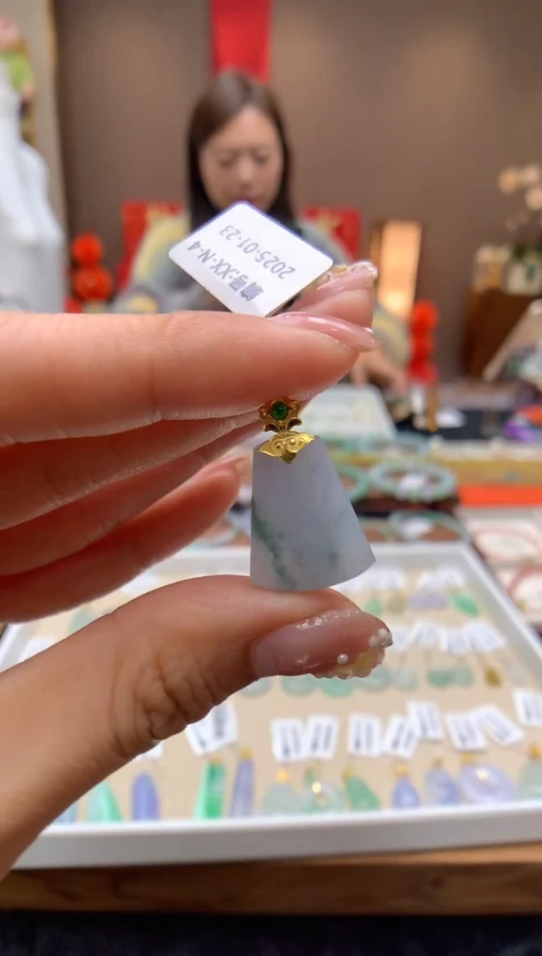 【闪购商品】翡翠颈饰18K金镶嵌无事牌