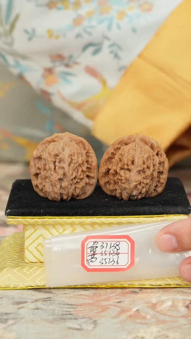 【闪购商品】文玩核桃把件一代楼