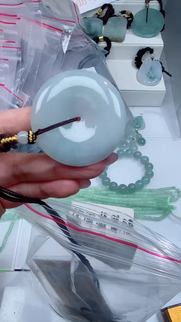 颈饰未镶嵌翡翠吊坠