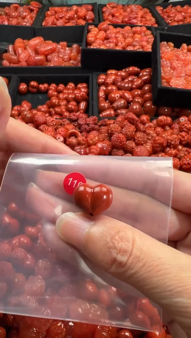 颈饰未镶嵌南红玛瑙1