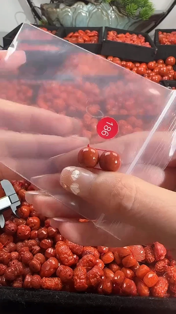 颈饰未镶嵌南红玛瑙1