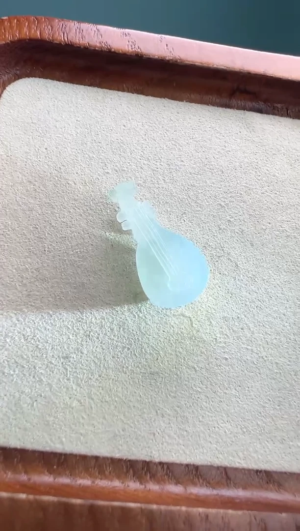 未镶嵌定制翡翠白冰琵琶