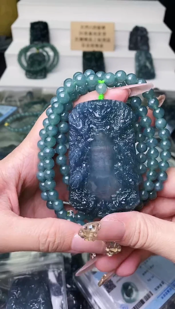 颈饰未镶嵌翡翠