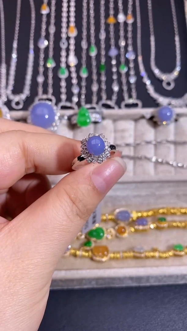 18K金镶嵌戒指翡翠戒指