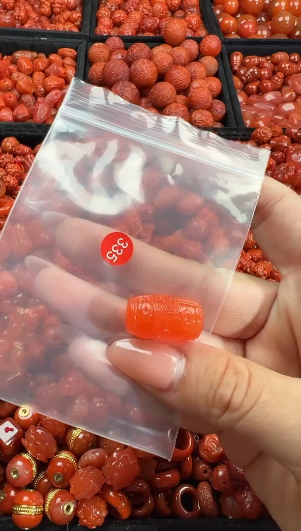 南红玛瑙未镶嵌颈饰1