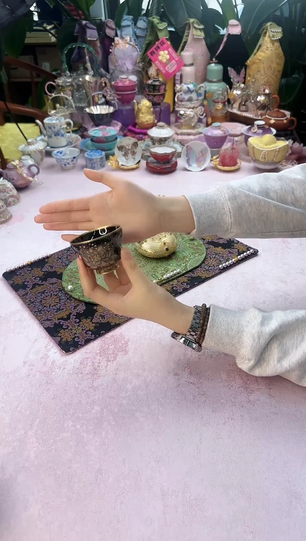 56 灵玺贡坊黑底莲花主人杯