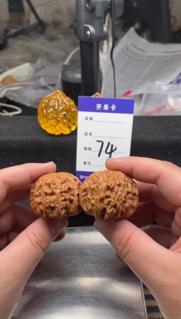 【闪购商品】文玩核桃吊坠074 白狮子（微修已打底） 42