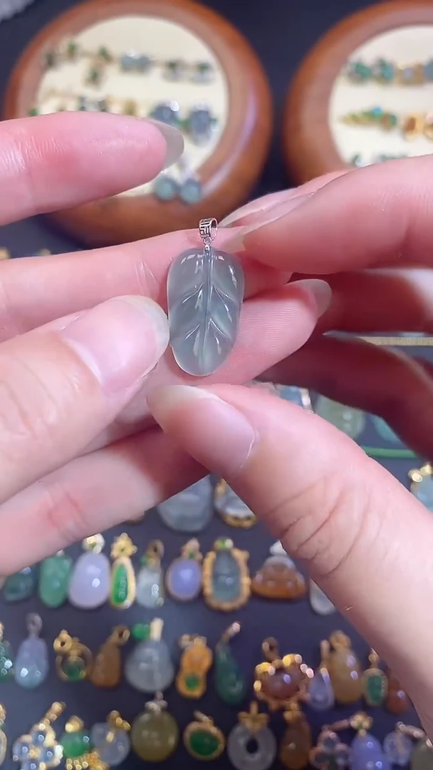 翡翠18K金镶嵌颈饰天然A货翡翠