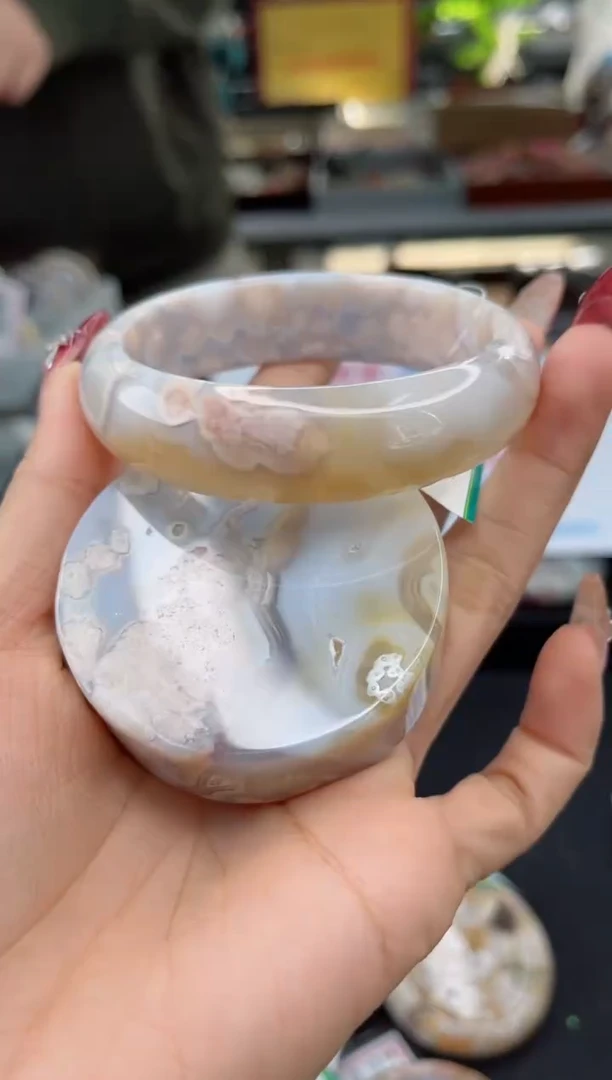 【闪购商品】石英质玉手镯未镶嵌59圈口（不退不换）3321001