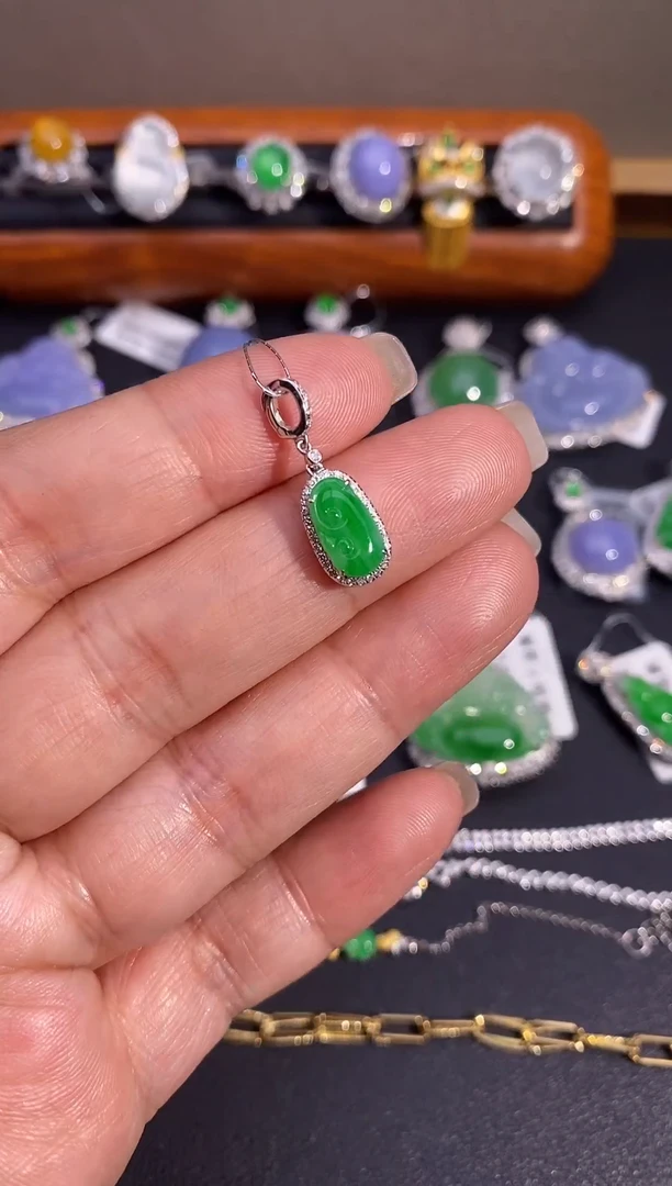 【闪购商品】翡翠颈饰18K金镶嵌万能扣