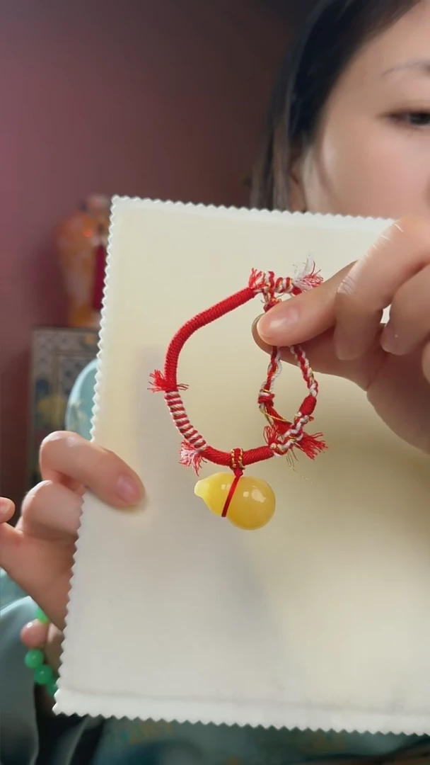 【闪购商品】蜜蜡吊坠(不含链)未镶嵌天然蜜蜡吊坠送编绳