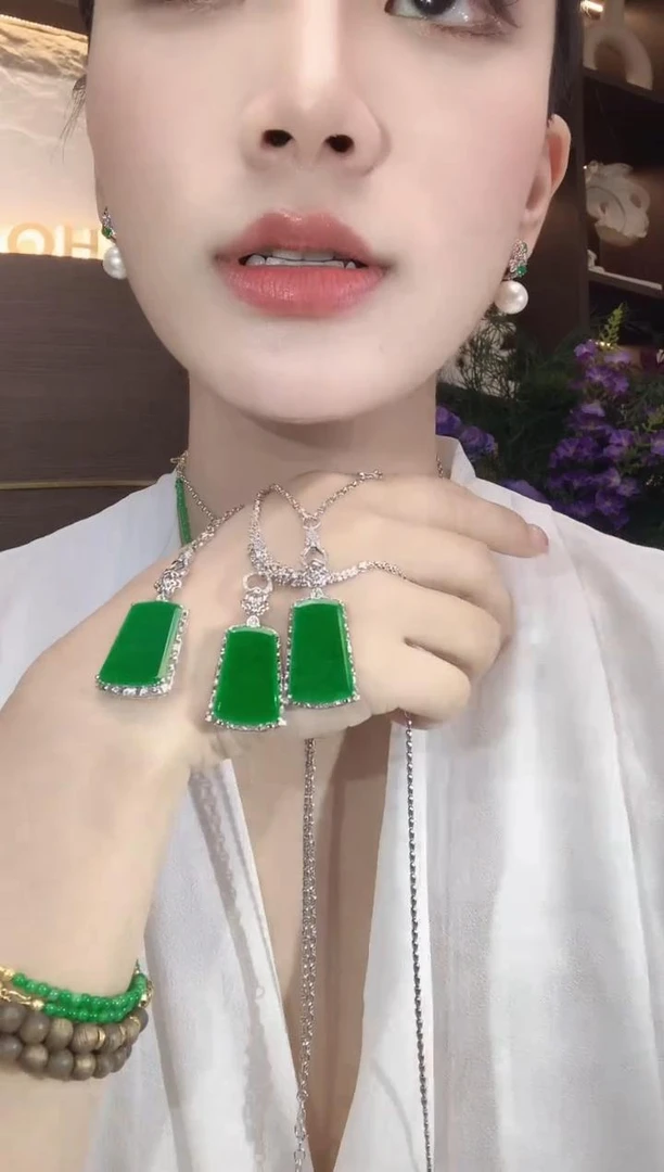 【云中意】18K金翡翠 无事牌吊坠（不含链）- 多样性发货一件le