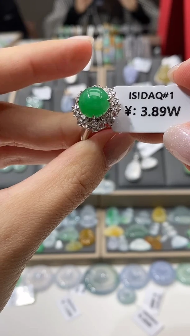 18K金镶嵌戒指翡翠戒指