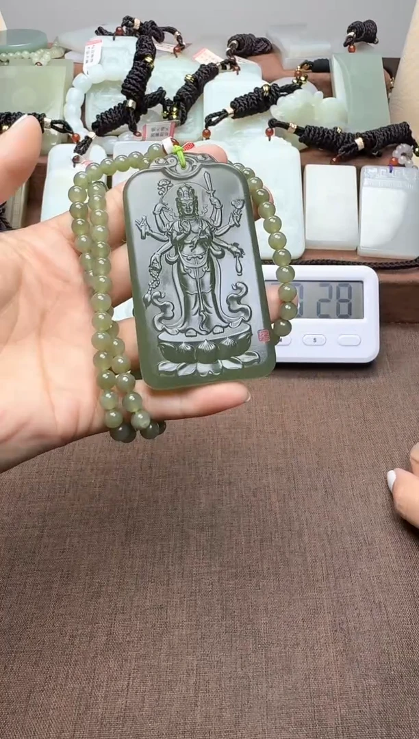 颈饰未镶嵌和田玉1