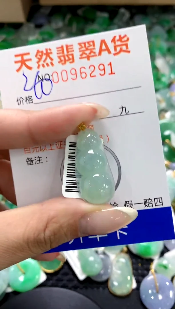 翡翠18K金镶嵌颈饰1111111111111111