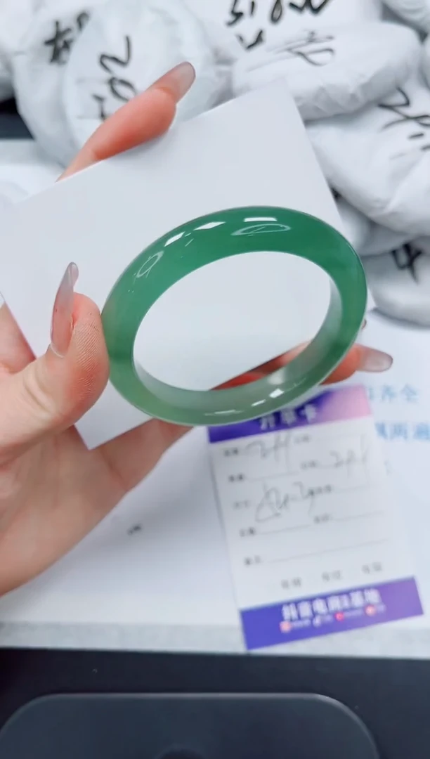 石英质玉手镯未镶嵌299/54.3