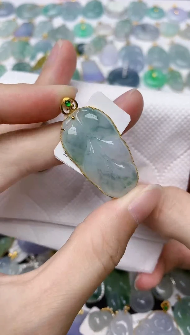 翡翠18K金镶嵌颈饰天然A货翡翠