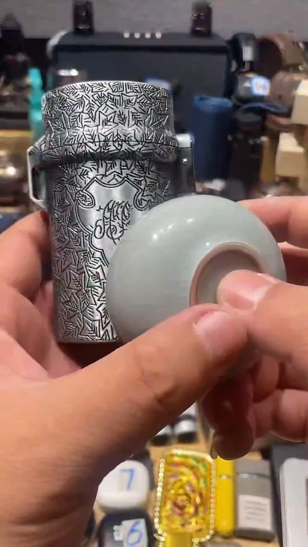 瓷片闪购商品 如图所示