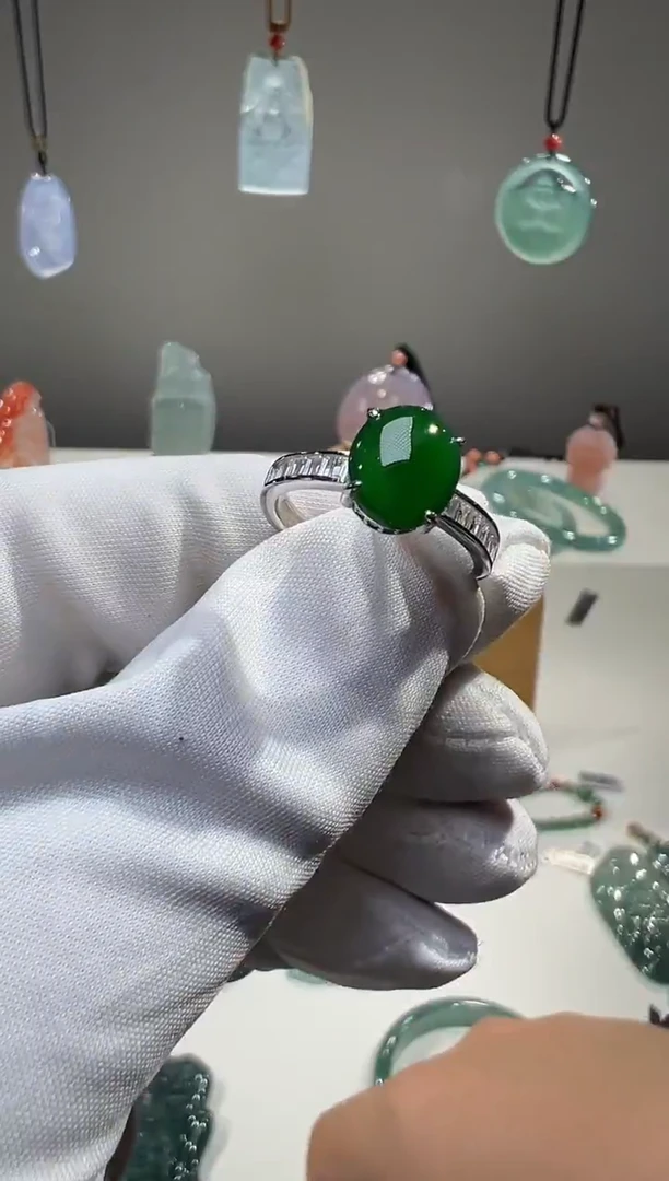 未镶嵌戒指翡翠戒指