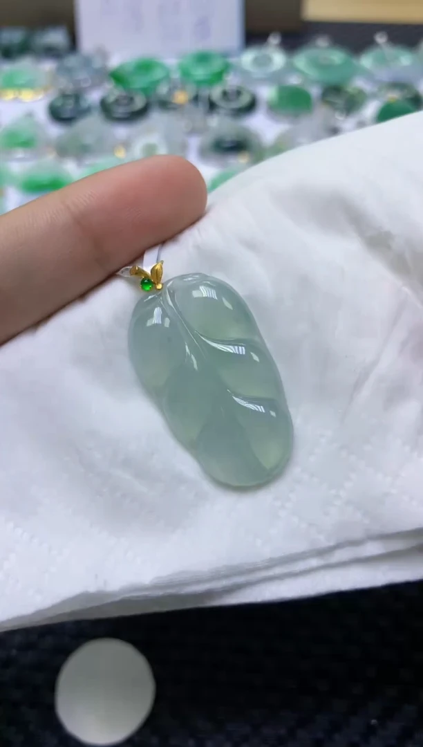 翡翠18K金镶嵌颈饰天然缅甸A货翡翠