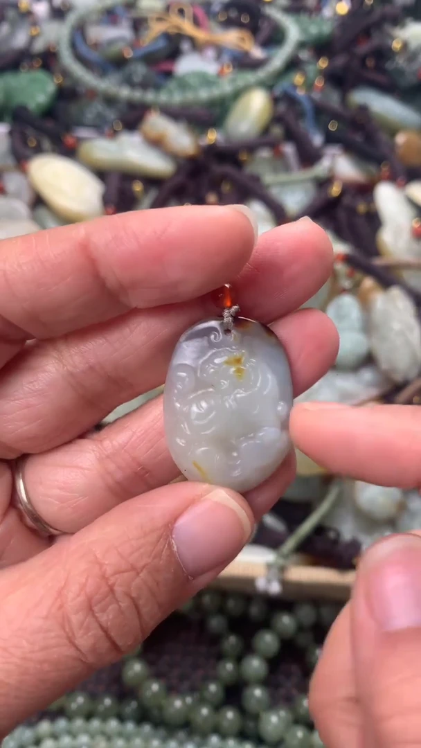 【闪购商品】和田玉颈饰未镶嵌多样性发货没有证书拍一发一有瑕