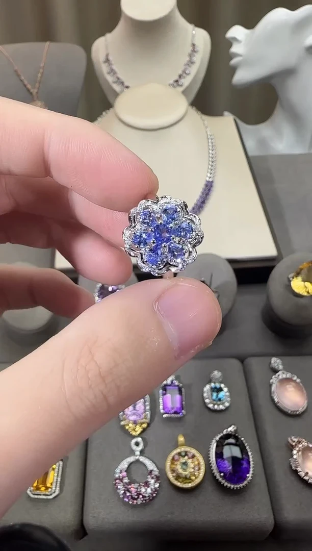 银S925镶嵌戒指坦桑石15mm繁花设计款