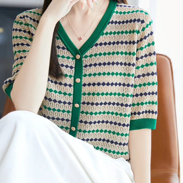 V领莱赛尔天丝针织五分袖开衫女柳叶绿小方格条纹镂空提花针织衫